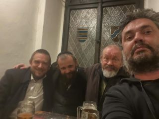 Zleva - Victor Havlica + @danivanek + top zakaznik Jaakko + #Cohen57 v hospodě u Vola